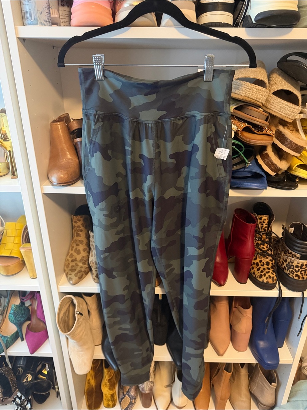 Old Navy Green Camouflage Jogger Pants